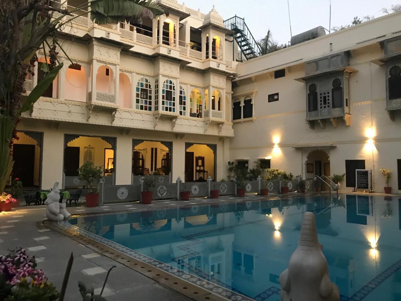 Mahendra Prakash Hotel Udaipur Buitenkant foto